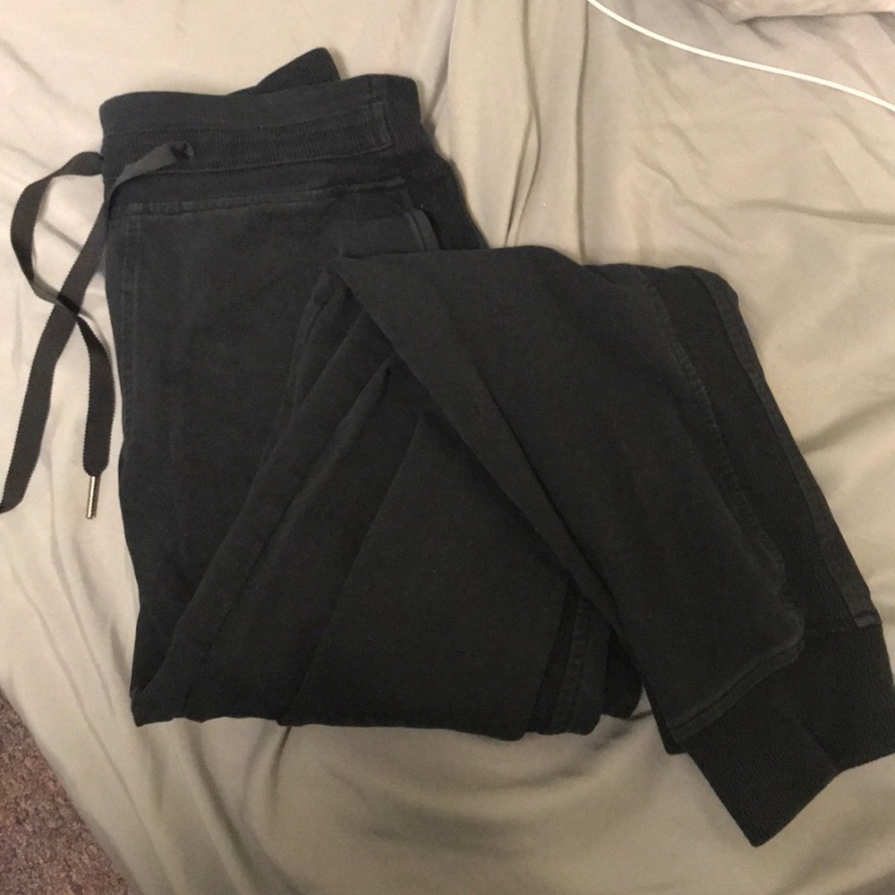 Lululemon Black jogger size 4
